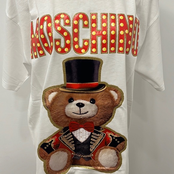 💯% Authentic BNWT MOSCHINO Unisex Oversized Logo Tee - Picture 1 of 5